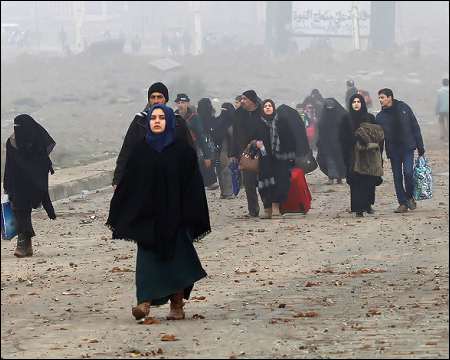 Displaced people flee their homes in Mosul, Iraq