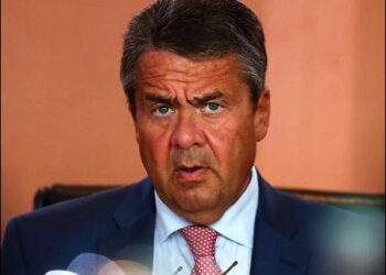 German Foreign Minister and Vice Chancellor Sigmar Gabriel presides the weekly cabinet meeting at the Chancellery in Berlin, Germany, August 2, 2017. Photo: Reuters