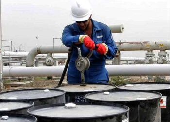 An Iraqi oil worker. Photo: Reuters