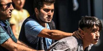 Turkish police arrest Kurdish protester in Diyarbakir