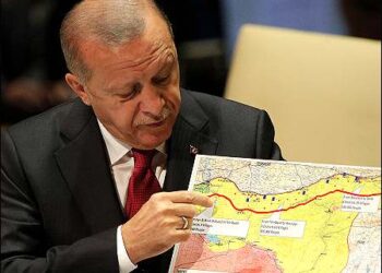 Turkey's President Recep Tayyip Erdogan holds up a map of Syria as he addresses the 74th session of the UN General Assembly at UN headquarters in New York City, New York, US, Sept. 24, 2019. Phoro: Reuters