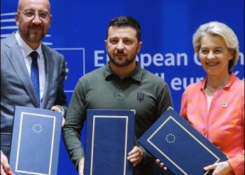 Volodymyr Zelensky with Ursula von der Leyen and Charles Michel