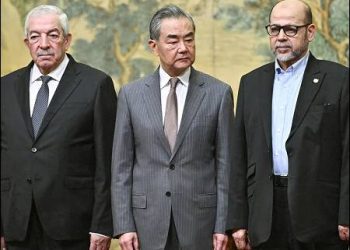 Mahmoud al-Aloul (L), Vice Chairman of the Central Committee of Palestinian organisation and political party Fatah, China's Foreign Minister Wang Yi (C), and Mussa Abu Marzuk, senior member of the Palestinian Islamist movement Hamas, attend an event at the Diaoyutai State Guesthouse in Beijing, China, July 23, 2024. Photo: Pool/via AP.