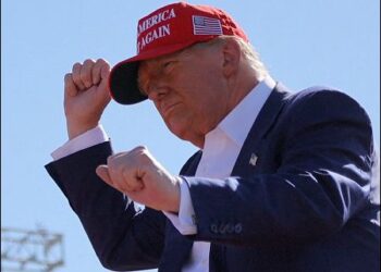 Republican presidential nominee and former U.S. President Donald Trump gestures at a campaign rally in Wilmington, North Carolina, U.S., September 21, 2024. Photo: Reuters