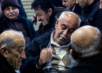 Retired Kurdish men engage in conversation at the Shaab Tea House in Sulaimani, Iraqi Kurdistan, 2016. Photo: NRT