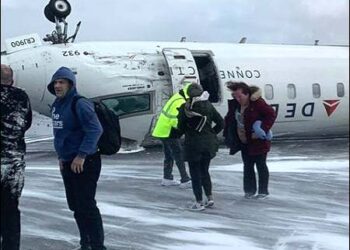 Delta airlines plane flips over during landing in Toronto, injuring 18, February 17, 2025. Photo: X