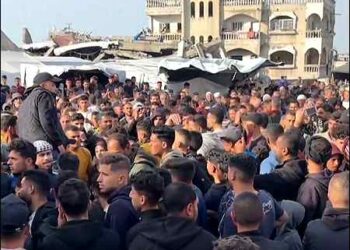 Arabs protest to demand an end to war, chanting anti-Hamas slogans, in Beit Lahiya in the northern Gaza Strip, Israel, March 26, 2025. Photo: Screengrab/video/SM/via Reuters