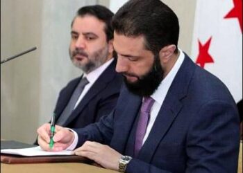Syria's interim President Ahmed Al-Sharaa, also known as Abu Mohammed al-Golani, signs a constitution draft, after Syrian committee of legal experts submitted it, in Damascus, Syria, March 13, 2025. Photo: Syrian Presidency
