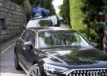 Iranian delegates leave the Omani Embassy in Rome after closed-door meeting with a U.S. delegation to discuss Tehran's rapidly advancing nuclear program, April 19, 2025. Photo: AP
