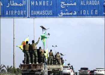 A convoy of Kurdish SDF/YPG forces withdraws from Aleppo, Syria, April 4, 2025. Photo: AP