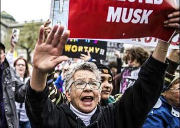 Demonstrators hold a rally at the Pennsylvania state capitol in Harrisburg, Pa., during the "Hands Off!" national day of protest against the Trump Administration and Elon Must, April 5, 2025. Photo: The Patriot-News/via AP