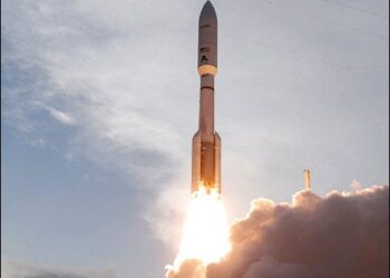 An Atlas V rocket launched by United Launch Alliance lifts off with Amazon's Project Kuiper internet satellites from Cape Canaveral Space Force Station in Cape Canaveral, Florida, U.S., April 28, 2025. Photo: Reuetsr