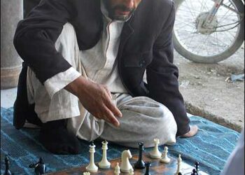 An Afghan men playing chess in Kabul, Afghanistan, 2009. Photo: Creative Commons/Jim Kelly/flickr/ wikimedia