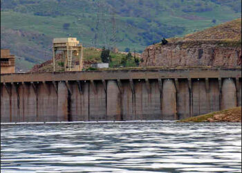The Dukan Dam and reservoir northwest of city of Sulaimani in Iraq's Kurdistan region, 2013. Photo: Creative Commons/wikimedia