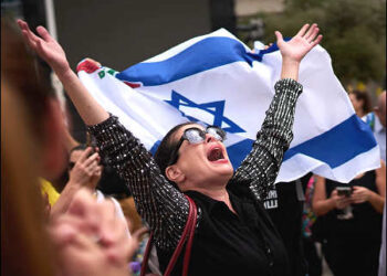 People react as they celebrate following the announcement that Israel and Hamas have agreed to the first phase of a peace plan to pause the fighting, at a plaza known as hostages square in Tel Aviv, Israel October 9, 2025. Photo: AP