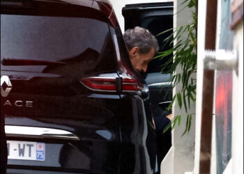 Former French President Nicolas Sarkozy arrived back at his home in the west of Paris just over an hour after a court granted his released, November 10, 2025. Photo: Reuters