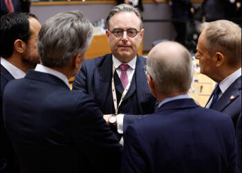 Belgium's Prime Minister Bart De Wever, center, speaks with from left, Cypriot President Nikos Christodoulides, Netherland's Prime Minister Dick Schoof, Luxembourg's Prime Minister Luc Frieden and Poland's Prime Minister Donald Tusk during a round table meeting at the EU Summit in Brussels, December 18, 2025. Photo: AP