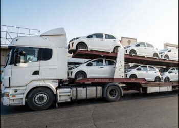 A truck carrying cars being imported into Iraq, 2025. Photo: Rudaw