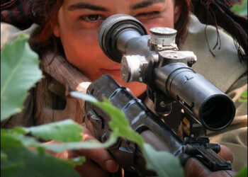 A Kurdish PKK female fighter at  Turkey Kurdistan (Bakur Kurdistan) border area with Iraqi Kurdistan (Bashur), 2023. Photo: ANF