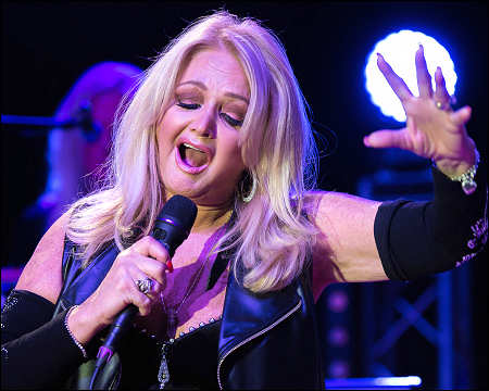 Bonnie Tyler, beloved British rock legend, dies at 75