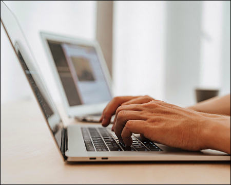 Laptop writing internet