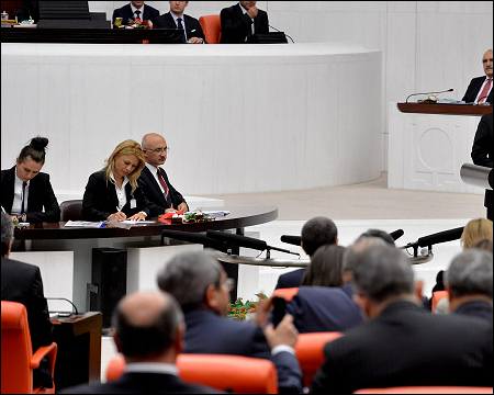 Turkeys ruling alliance submits PKK reintegration bill to parliament