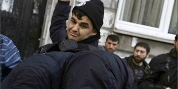 Turkish police security officer beat Kurdish protesters Istanbul Nov 5, 2016